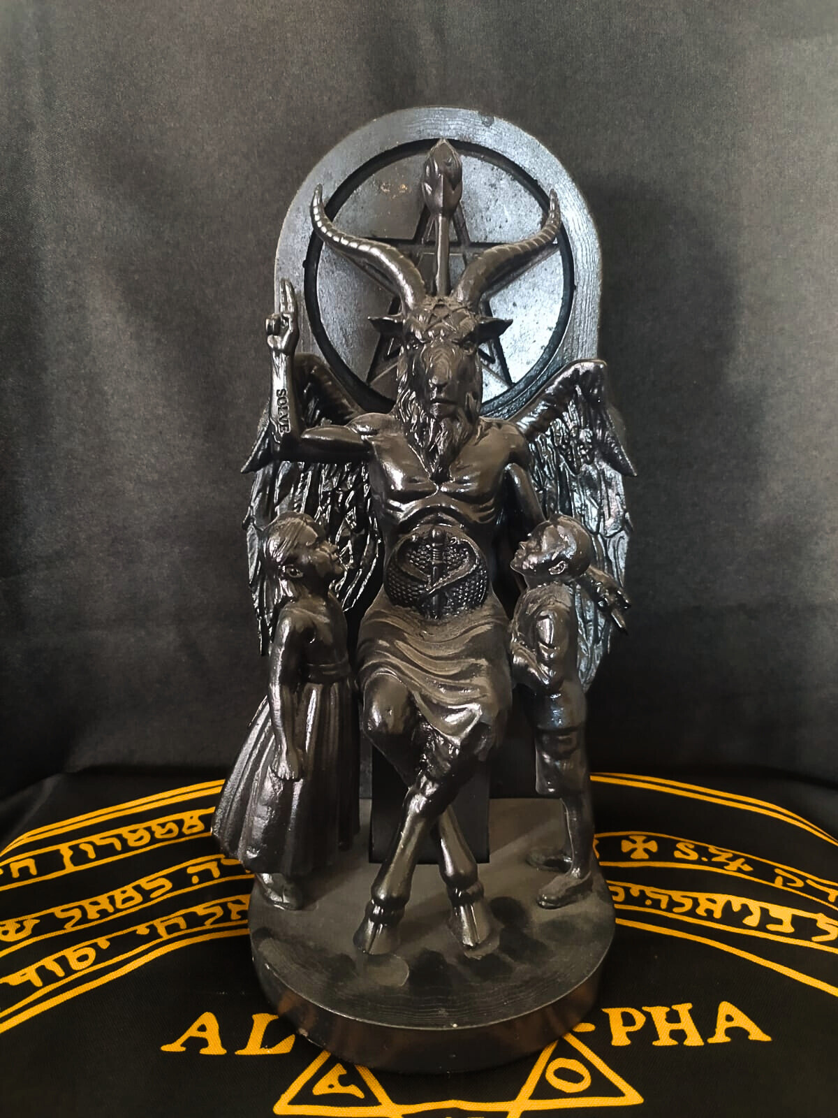 Baphomet no Trono