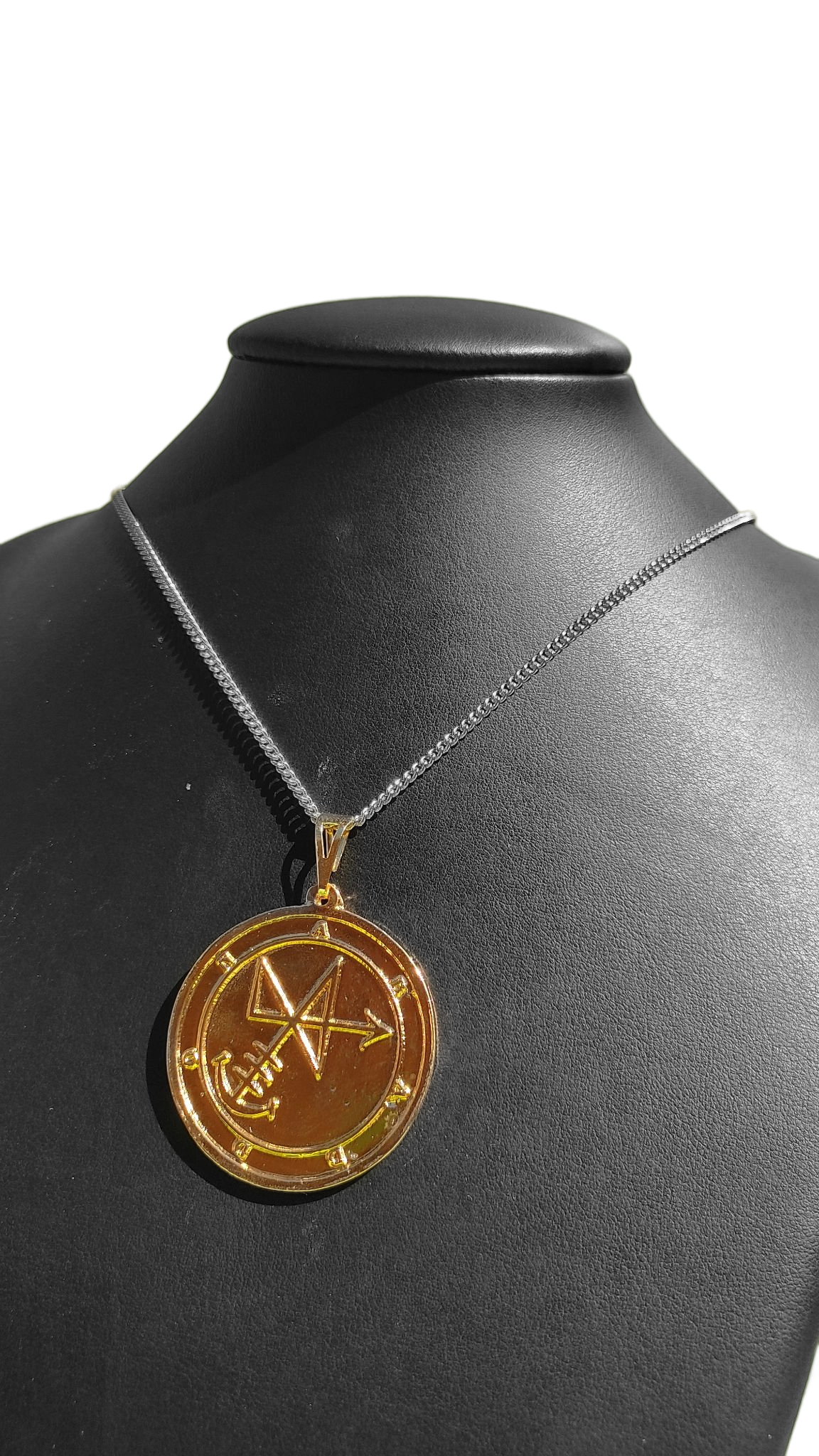 Medalha Abaddon folheada a ouro